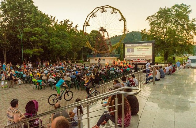 Caravana Filmului Romanesc Este In Plina Desfasurare La Onesti