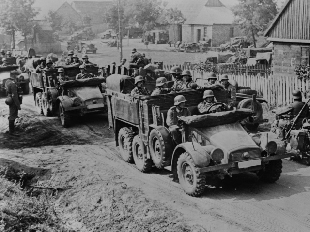 Inceputul Celui De Al Doilea Razboi Mondial In Europa Soldatii Germani Invadeaza Polonia In Divizii Blindate Si Motorizate In Septembrie 1939 Trecutul In Alb Negru 10 Fotografii De ColecÈ›ie Car